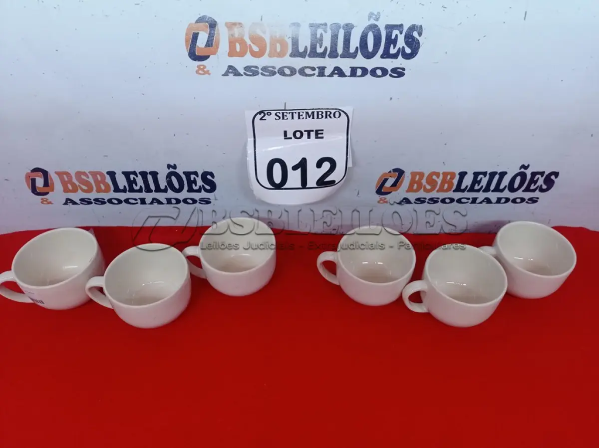 LOTE 012 - 06 XICARAS DE PORCELANA. (NO ESTADO) ATENÇÃO! FAZER A VISITAÇÃO ANTES DE ARREMATAR, NÃO SABEMOS SE FUNCIONA. LEILÃO NÃO TEM GARANTIA E NEM DEVOLUÇÃO, SUJEITO A POSSÍVEIS AVARIAS VISÍVEIS/OCULTAS E/OU AUSÊNCIA DE COMPONENTES.