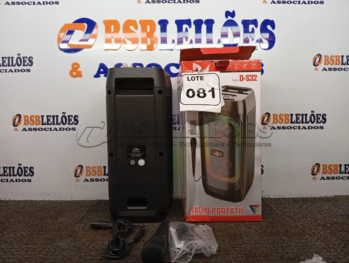 LOTE 081 - 01 – RÁDIO PORTÁTIL COM BLUETOOTH MARCA GRASEP MODELO D-S32 COM MICROFONE E CONTROLE.(NOVO) (NO ESTADO, NÃO SABEMOS SE FUNCIONA. LEILÃO NÃO TEM GARANTIA E NEM DEVOLUÇÃO, SUJEITO A POSSÍVEIS AVARIAS VISÍVEIS/OCULTAS E/OU AUSÊNCIA DE COMPONENTES)