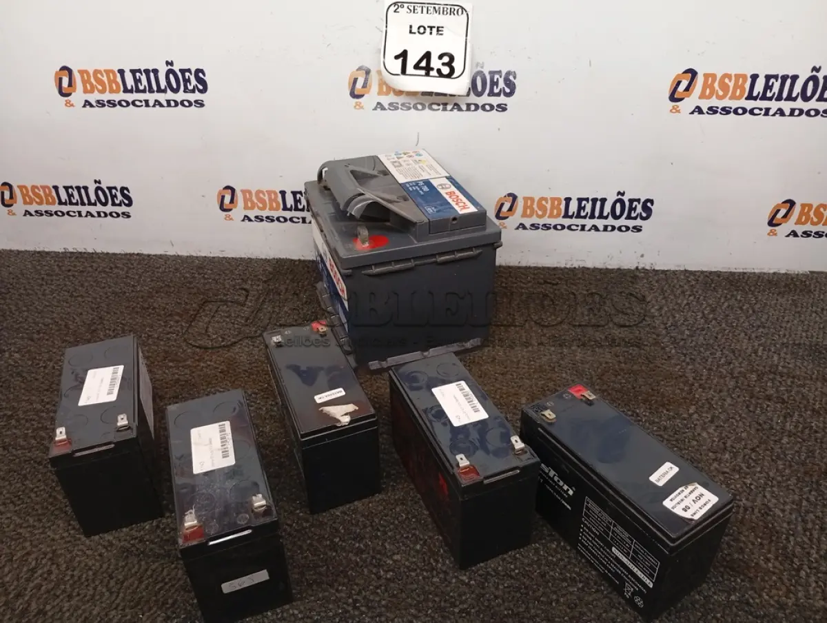 LOTE 143 - 01 BATERIA MARCA BORSCH 12 V 45 AMPERES E 05 BATERIAS PARA NOBREAK 12V 07 AMPERES. (NO ESTADO) ATENÇÃO! FAZER A VISITAÇÃO ANTES DE ARREMATAR, NÃO SABEMOS SE FUNCIONA. LEILÃO NÃO TEM GARANTIA E NEM DEVOLUÇÃO, SUJEITO A POSSÍVEIS AVARIAS VISÍVEIS/OCULTAS E/OU AUSÊNCIA DE COMPONENTES.
