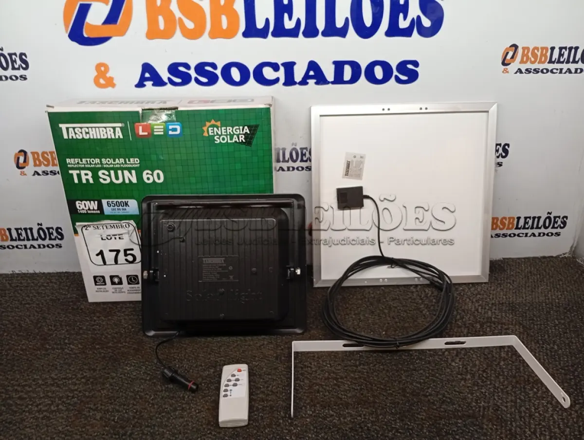 LOTE 175 - 01 REFLETOR LED SOLAR TR SUN 60W 6500K – TASHIBRA NOVO. (NO ESTADO) ATENÇÃO! FAZER A VISITAÇÃO ANTES DE ARREMATAR, NÃO SABEMOS SE FUNCIONA. LEILÃO NÃO TEM GARANTIA E NEM DEVOLUÇÃO, SUJEITO A POSSÍVEIS AVARIAS VISÍVEIS/OCULTAS E/OU AUSÊNCIA DE COMPONENTES.