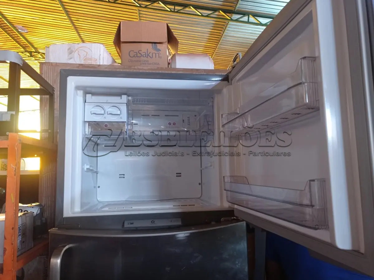 LOTE 078 - 01 GELADEIRA BRASTEMP GOURMAND 220V. (NO ESTADO) ATENÇÃO! FAZER A VISITAÇÃO ANTES DE ARREMATAR, NÃO SABEMOS SE FUNCIONA. LEILÃO NÃO TEM GARANTIA E NEM DEVOLUÇÃO, SUJEITO A POSSÍVEIS AVARIAS VISÍVEIS/OCULTAS E/OU AUSÊNCIA DE COMPONENTES.