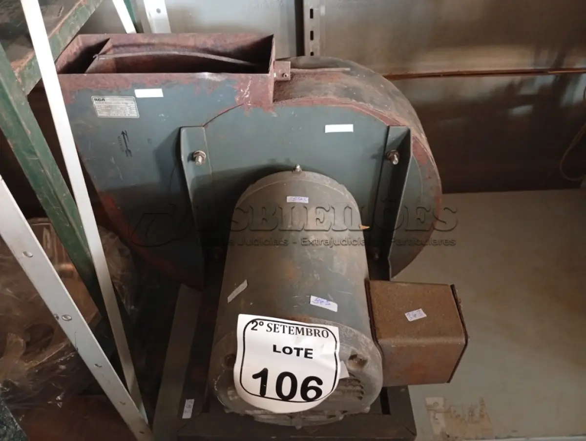 LOTE 106 - 01 CENTRIFUGA BLOWER COM MOTOR ELÉTRICO. (NO ESTADO) ATENÇÃO! FAZER A VISITAÇÃO ANTES DE ARREMATAR, NÃO SABEMOS SE FUNCIONA. LEILÃO NÃO TEM GARANTIA E NEM DEVOLUÇÃO, SUJEITO A POSSÍVEIS AVARIAS VISÍVEIS/OCULTAS E/OU AUSÊNCIA DE COMPONENTES.