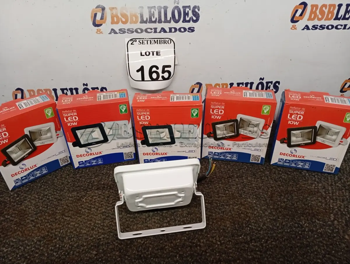 LOTE 165 - 05 REFLETORES DECORLED SUPERLED 220V 10W LUZ BRANCA –DECORLUX NOVO. (NO ESTADO) ATENÇÃO! FAZER A VISITAÇÃO ANTES DE ARREMATAR, NÃO SABEMOS SE FUNCIONA. LEILÃO NÃO TEM GARANTIA E NEM DEVOLUÇÃO, SUJEITO A POSSÍVEIS AVARIAS VISÍVEIS/OCULTAS E/OU AUSÊNCIA DE COMPONENTES.