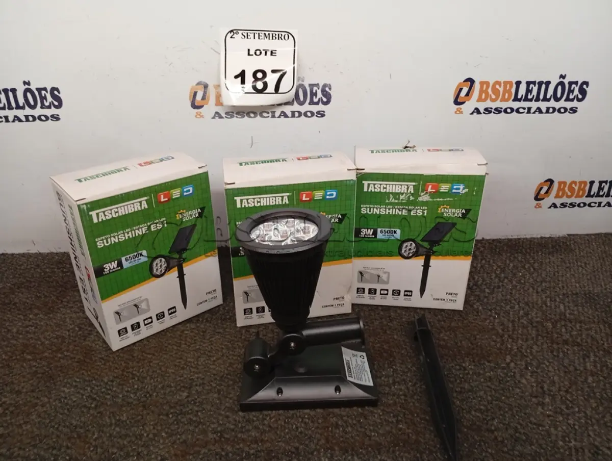 LOTE 187 - 03 ESPETOS JARDIM SOLAR SUNSHINE ES1 3W LED 6500K TASHIBRA NOVO.  (NO ESTADO) ATENÇÃO! FAZER A VISITAÇÃO ANTES DE ARREMATAR, NÃO SABEMOS SE FUNCIONA. LEILÃO NÃO TEM GARANTIA E NEM DEVOLUÇÃO, SUJEITO A POSSÍVEIS AVARIAS VISÍVEIS/OCULTAS E/OU AUSÊNCIA DE COMPONENTES.