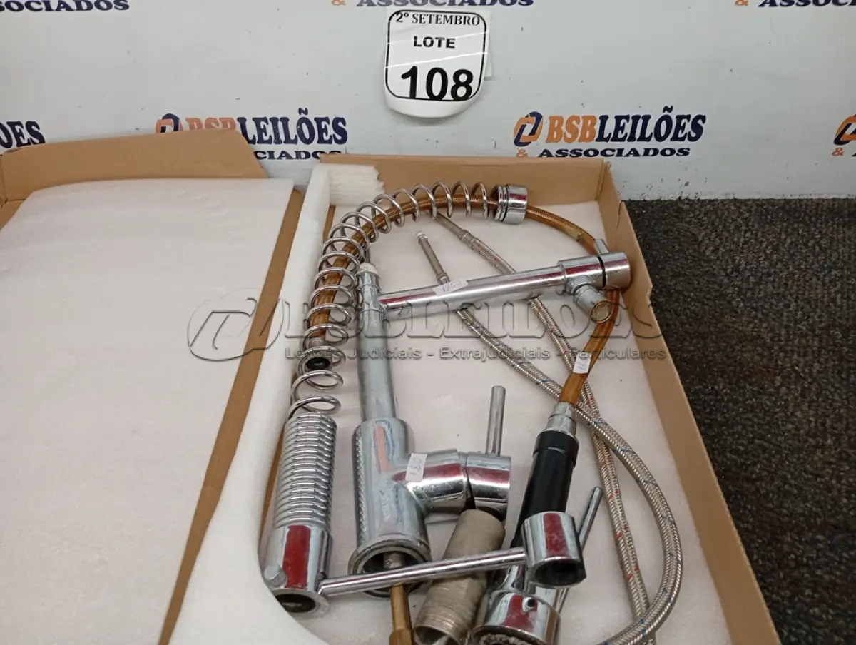 LOTE 108 - TORNEIRA MONOCOMANDO GOURMET. (NO ESTADO) ATENÇÃO! FAZER A VISITAÇÃO ANTES DE ARREMATAR, NÃO SABEMOS SE FUNCIONA. LEILÃO NÃO TEM GARANTIA E NEM DEVOLUÇÃO, SUJEITO A POSSÍVEIS AVARIAS VISÍVEIS/OCULTAS E/OU AUSÊNCIA DE COMPONENTES.