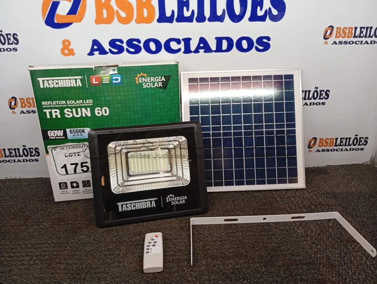 LOTE 175 - 01 REFLETOR LED SOLAR TR SUN 60W 6500K – TASHIBRA NOVO. (NO ESTADO) ATENÇÃO! FAZER A VISITAÇÃO ANTES DE ARREMATAR, NÃO SABEMOS SE FUNCIONA. LEILÃO NÃO TEM GARANTIA E NEM DEVOLUÇÃO, SUJEITO A POSSÍVEIS AVARIAS VISÍVEIS/OCULTAS E/OU AUSÊNCIA DE COMPONENTES.