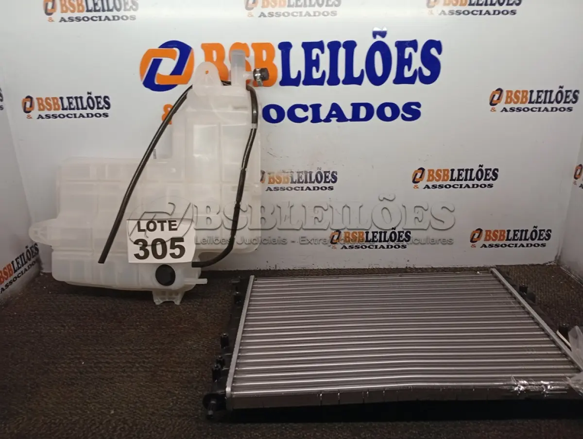 LOTE 305 - 02 – RESERVATÓRIOS AUTOMOTIVOS DIVERSOS (NO ESTADO, NÃO SABEMOS SE FUNCIONA. LEILÃO NÃO TEM GARANTIA E NEM DEVOLUÇÃO, SUJEITO A POSSÍVEIS AVARIAS VISÍVEIS/OCULTAS E/OU AUSÊNCIA DE COMPONENTES)