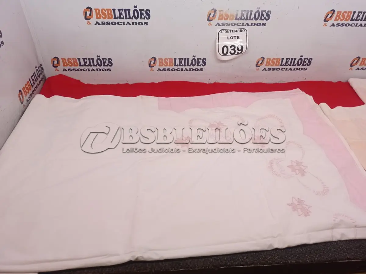 LOTE 039 - 01 LENÇOL, 03 FRONHAS BORDADOS NA COR ROSA. (NO ESTADO) ATENÇÃO! FAZER A VISITAÇÃO ANTES DE ARREMATAR, NÃO SABEMOS SE FUNCIONA. LEILÃO NÃO TEM GARANTIA E NEM DEVOLUÇÃO, SUJEITO A POSSÍVEIS AVARIAS VISÍVEIS/OCULTAS E/OU AUSÊNCIA DE COMPONENTES.