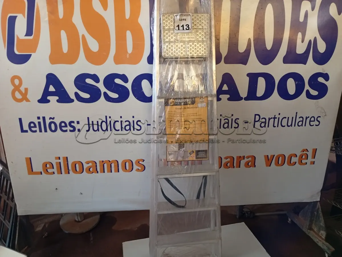 LOTE 113 - 01 ESCADA ALUMINIO 06 DEGRAUS MAESTRO.  (NO ESTADO) ATENÇÃO! FAZER A VISITAÇÃO ANTES DE ARREMATAR, NÃO SABEMOS SE FUNCIONA. LEILÃO NÃO TEM GARANTIA E NEM DEVOLUÇÃO, SUJEITO A POSSÍVEIS AVARIAS VISÍVEIS/OCULTAS E/OU AUSÊNCIA DE COMPONENTES.