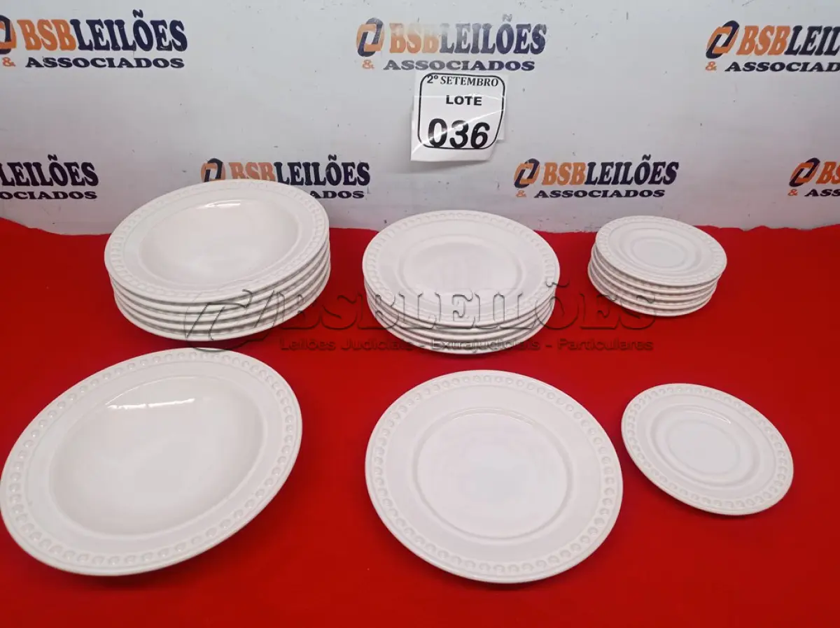 LOTE 036 - 06 PRATOS BRANCOS RASOS, 06 PRATOS FUNDOS E 06 PRATOS PEQUENOS PARA SOBREMESA. (NO ESTADO) ATENÇÃO! FAZER A VISITAÇÃO ANTES DE ARREMATAR, NÃO SABEMOS SE FUNCIONA. LEILÃO NÃO TEM GARANTIA E NEM DEVOLUÇÃO, SUJEITO A POSSÍVEIS AVARIAS VISÍVEIS/OCULTAS E/OU AUSÊNCIA DE COMPONENTES.