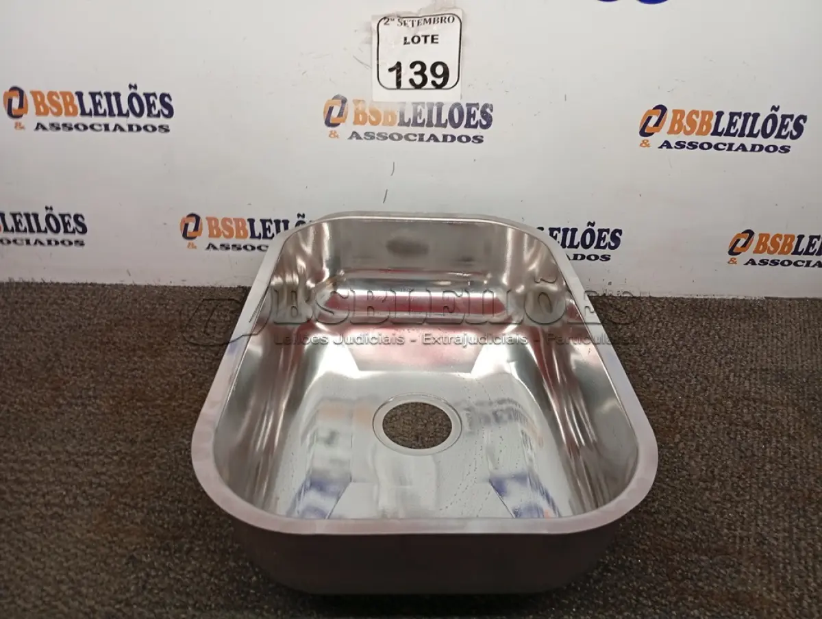 LOTE 139 - 01 CUBA INOX N1 AÇO 430 3.1/2 46X30X14 FABRINOX.(NO ESTADO) ATENÇÃO! FAZER A VISITAÇÃO ANTES DE ARREMATAR, NÃO SABEMOS SE FUNCIONA. LEILÃO NÃO TEM GARANTIA E NEM DEVOLUÇÃO, SUJEITO A POSSÍVEIS AVARIAS VISÍVEIS/OCULTAS E/OU AUSÊNCIA DE COMPONENTES.