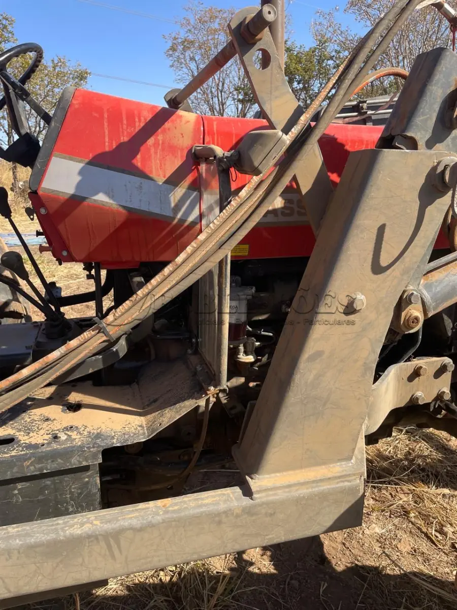 LOTE 008 - 01 TRATOR MF 292 4X4, ANO 1993, MOTOR, BOMBA, BICOS INJETORES FEITO, CAIXA DE CÂMBIO REVISADA ESTA COM APENAS 10 HORAS DE USO APÓS TER SIDO FEITO, CONJUNTO FRONTAL BALDAN ANO 2016 (NO ESTADO)