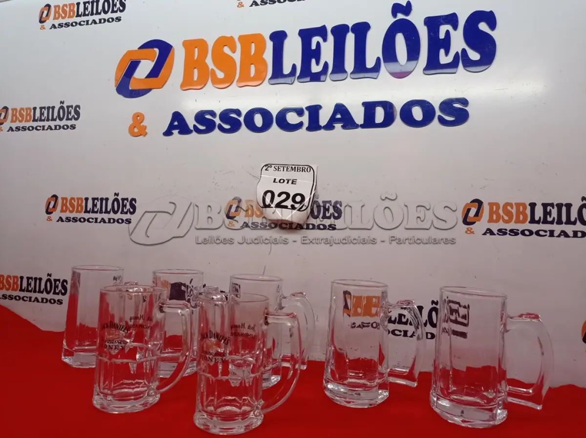 LOTE 029 - 07 CANECAS DE VIDRO. (NO ESTADO) ATENÇÃO! FAZER A VISITAÇÃO ANTES DE ARREMATAR, NÃO SABEMOS SE FUNCIONA. LEILÃO NÃO TEM GARANTIA E NEM DEVOLUÇÃO, SUJEITO A POSSÍVEIS AVARIAS VISÍVEIS/OCULTAS E/OU AUSÊNCIA DE COMPONENTES.