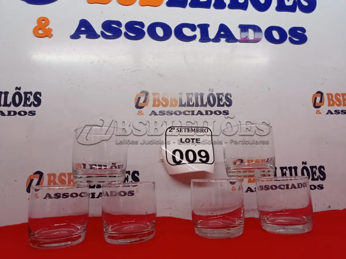 LOTE 009 - 06 COPOS DE VIDRO. (NO ESTADO) ATENÇÃO! FAZER A VISITAÇÃO ANTES DE ARREMATAR, NÃO SABEMOS SE FUNCIONA. LEILÃO NÃO TEM GARANTIA E NEM DEVOLUÇÃO, SUJEITO A POSSÍVEIS AVARIAS VISÍVEIS/OCULTAS E/OU AUSÊNCIA DE COMPONENTES.