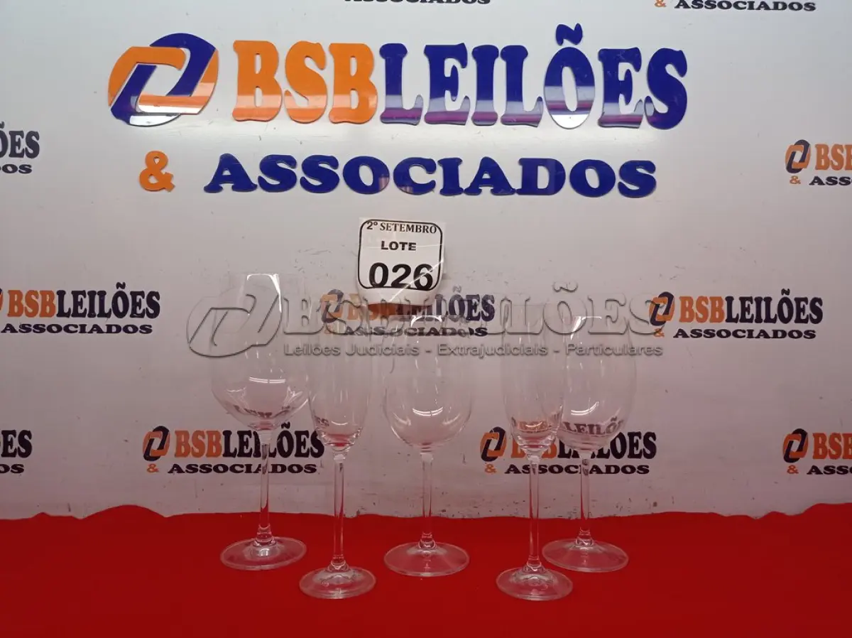 LOTE 026 - 05 TAÇAS DE TAMANHOS DIVERSOS. (NO ESTADO) ATENÇÃO! FAZER A VISITAÇÃO ANTES DE ARREMATAR, NÃO SABEMOS SE FUNCIONA. LEILÃO NÃO TEM GARANTIA E NEM DEVOLUÇÃO, SUJEITO A POSSÍVEIS AVARIAS VISÍVEIS/OCULTAS E/OU AUSÊNCIA DE COMPONENTES.
