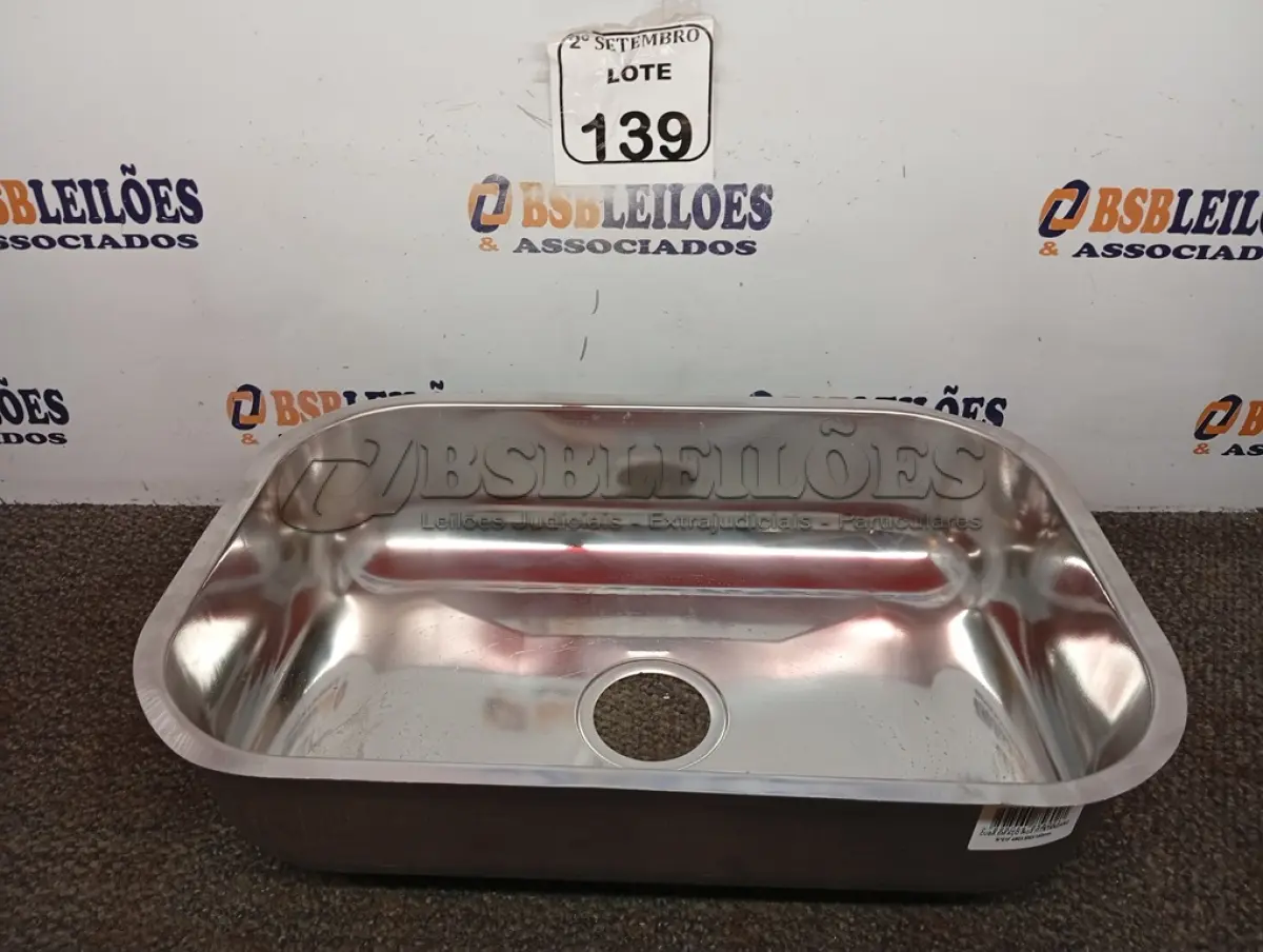 LOTE 139 - 01 CUBA INOX N1 AÇO 430 3.1/2 46X30X14 FABRINOX.(NO ESTADO) ATENÇÃO! FAZER A VISITAÇÃO ANTES DE ARREMATAR, NÃO SABEMOS SE FUNCIONA. LEILÃO NÃO TEM GARANTIA E NEM DEVOLUÇÃO, SUJEITO A POSSÍVEIS AVARIAS VISÍVEIS/OCULTAS E/OU AUSÊNCIA DE COMPONENTES.