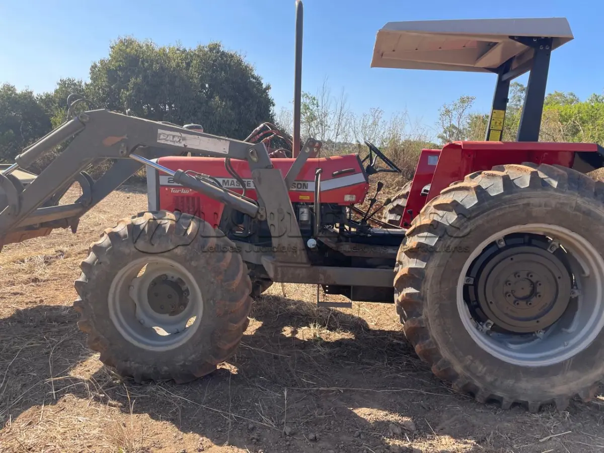 LOTE 008 - 01 TRATOR MF 292 4X4, ANO 1993, MOTOR, BOMBA, BICOS INJETORES FEITO, CAIXA DE CÂMBIO REVISADA ESTA COM APENAS 10 HORAS DE USO APÓS TER SIDO FEITO, CONJUNTO FRONTAL BALDAN ANO 2016 (NO ESTADO)