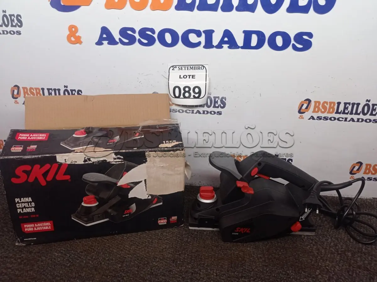 LOTE 089 - 01 PLAINA ELÉTRICA SKIL 220V NOVO. (NO ESTADO) ATENÇÃO! FAZER A VISITAÇÃO ANTES DE ARREMATAR, NÃO SABEMOS SE FUNCIONA. LEILÃO NÃO TEM GARANTIA E NEM DEVOLUÇÃO, SUJEITO A POSSÍVEIS AVARIAS VISÍVEIS/OCULTAS E/OU AUSÊNCIA DE COMPONENTES.