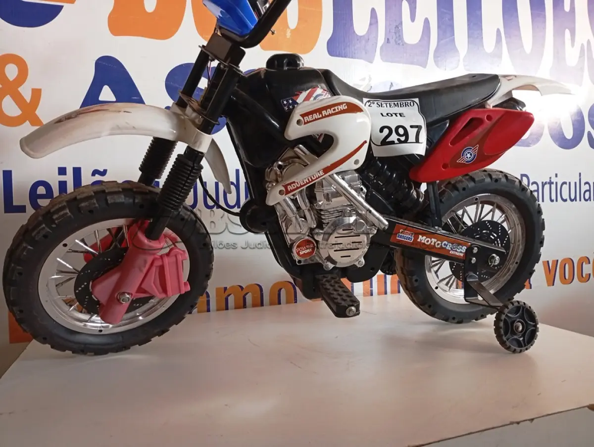 LOTE 297 - 01 MINI MOTO ELÉTRICA. (NO ESTADO) ATENÇÃO! FAZER A VISITAÇÃO ANTES DE ARREMATAR, NÃO SABEMOS SE FUNCIONA. LEILÃO NÃO TEM GARANTIA E NEM DEVOLUÇÃO, SUJEITO A POSSÍVEIS AVARIAS VISÍVEIS/OCULTAS E/OU AUSÊNCIA DE COMPONENTES.