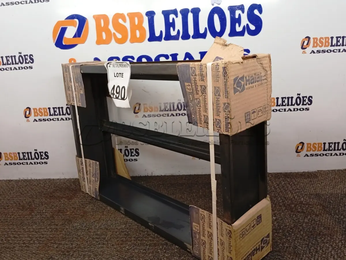 LOTE 490 - 01 JANELA BASCULANTE TRAD 060X040 QUAD REQ12 -HAIALA NOVO. (NO ESTADO) ATENÇÃO! FAZER A VISITAÇÃO ANTES DE ARREMATAR, NÃO SABEMOS SE FUNCIONA. LEILÃO NÃO TEM GARANTIA E NEM DEVOLUÇÃO, SUJEITO A POSSÍVEIS AVARIAS VISÍVEIS/OCULTAS E/OU AUSÊNCIA DE COMPONENTES.