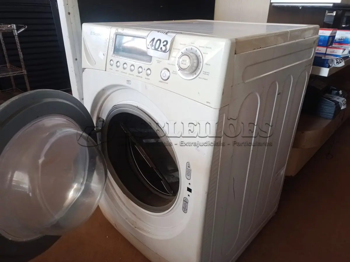 LOTE 403 - 01 MÁQUINA DE LAVAR ELECTROLUX PARA A RETIRADA DE PEÇAS. (NO ESTADO) ATENÇÃO! FAZER A VISITAÇÃO ANTES DE ARREMATAR, NÃO SABEMOS SE FUNCIONA. LEILÃO NÃO TEM GARANTIA E NEM DEVOLUÇÃO, SUJEITO A POSSÍVEIS AVARIAS VISÍVEIS/OCULTAS E/OU AUSÊNCIA DE COMPONENTES.