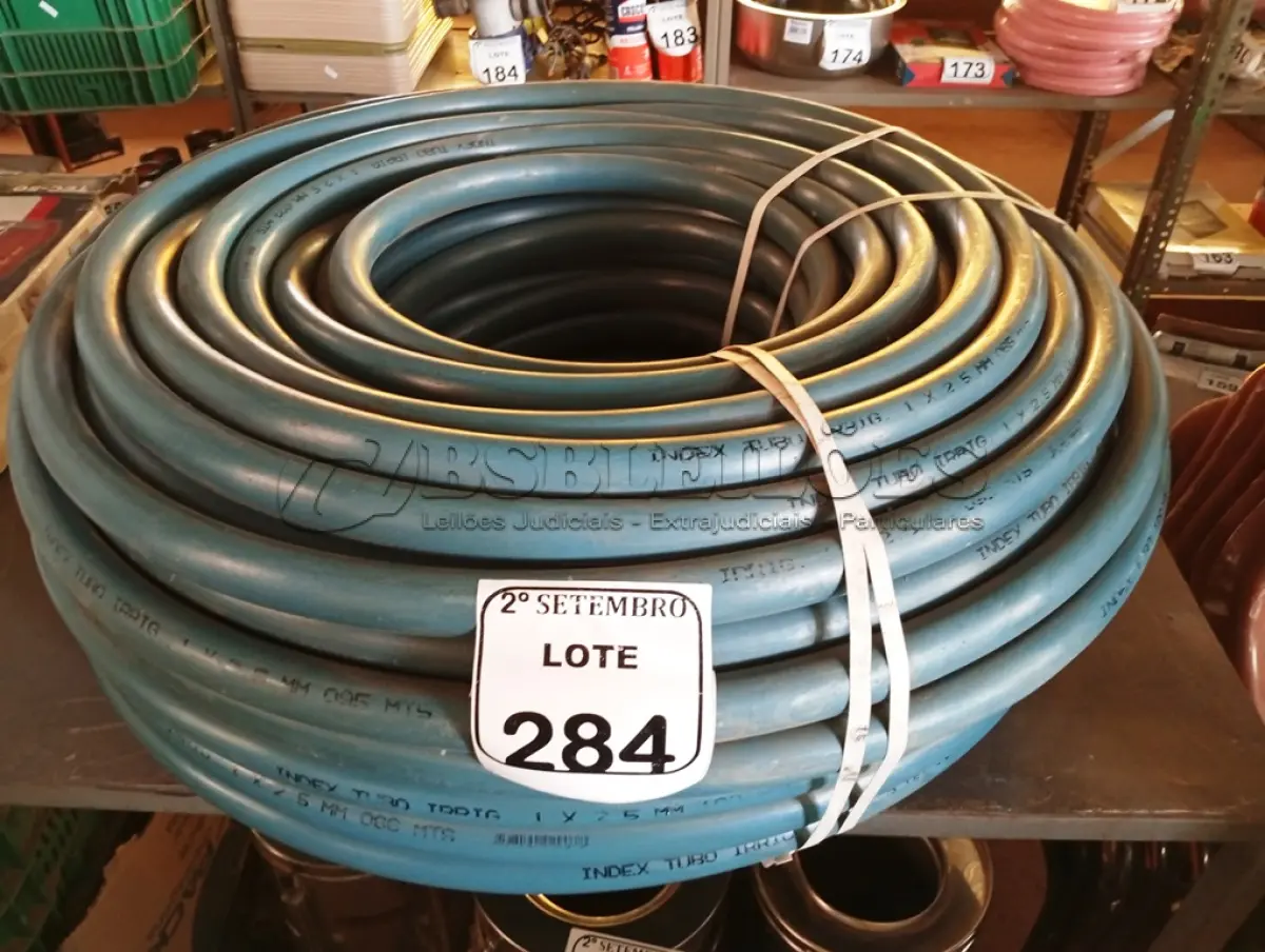 LOTE 284 - 01 ROLO MANG TUBO IRRIGACAO 1 X 2,5 AZUL INDEX. (NO ESTADO) ATENÇÃO! FAZER A VISITAÇÃO ANTES DE ARREMATAR, NÃO SABEMOS SE FUNCIONA. LEILÃO NÃO TEM GARANTIA E NEM DEVOLUÇÃO, SUJEITO A POSSÍVEIS AVARIAS VISÍVEIS/OCULTAS E/OU AUSÊNCIA DE COMPONENTES.