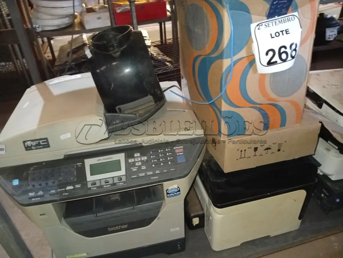 LOTE 268 - 02 IMPRESSORAS SENDO UMA MULTIFUNCIONAL, 03 PROJETORES E 02 APARELHOS CISCO PARA A RETIRADA DE PEÇAS E ELETRÔNICOS DIVERSOS.  (NO ESTADO) ATENÇÃO! FAZER A VISITAÇÃO ANTES DE ARREMATAR, NÃO SABEMOS SE FUNCIONA. LEILÃO NÃO TEM GARANTIA E NEM DEVOLUÇÃO, SUJEITO A POSSÍVEIS AVARIAS VISÍVEIS/OCULTAS E/OU AUSÊNCIA DE COMPONENTES.