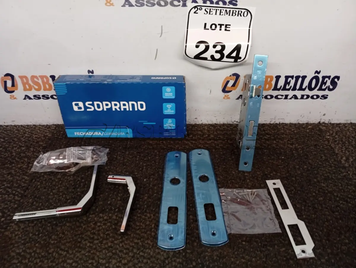 LOTE 234 - 02 FECHADURAS POPLINE ALAVANCA CR SOPRANO (NO ESTADO) ATENÇÃO! FAZER A VISITAÇÃO ANTES DE ARREMATAR, NÃO SABEMOS SE FUNCIONA. LEILÃO NÃO TEM GARANTIA E NEM DEVOLUÇÃO, SUJEITO A POSSÍVEIS AVARIAS VISÍVEIS/OCULTAS E/OU AUSÊNCIA DE COMPONENTES.