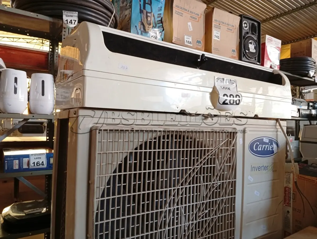 LOTE 288 - 01 CONDENSADORA MARCA CARRIER. (NO ESTADO) ATENÇÃO! FAZER A VISITAÇÃO ANTES DE ARREMATAR, NÃO SABEMOS SE FUNCIONA. LEILÃO NÃO TEM GARANTIA E NEM DEVOLUÇÃO, SUJEITO A POSSÍVEIS AVARIAS VISÍVEIS/OCULTAS E/OU AUSÊNCIA DE COMPONENTES.