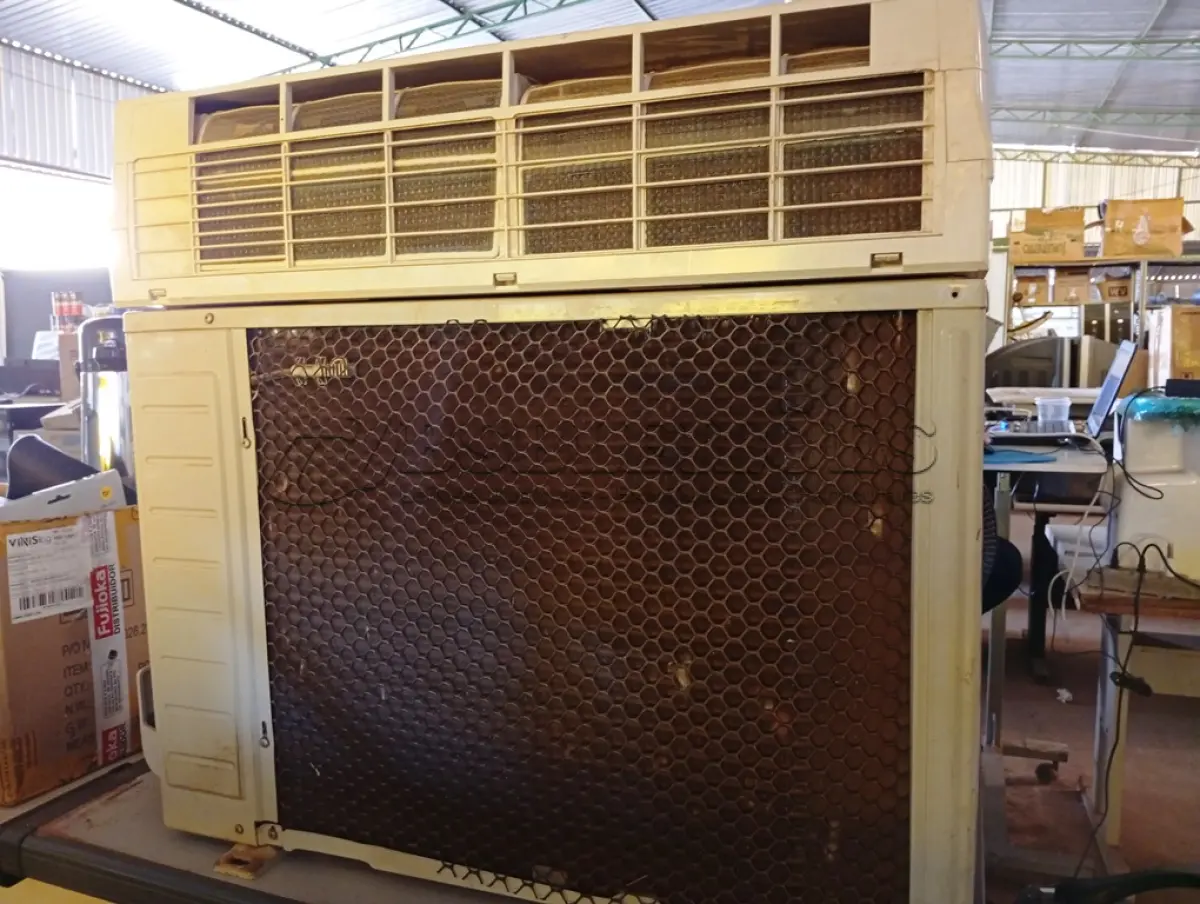 LOTE 288 - 01 CONDENSADORA MARCA CARRIER. (NO ESTADO) ATENÇÃO! FAZER A VISITAÇÃO ANTES DE ARREMATAR, NÃO SABEMOS SE FUNCIONA. LEILÃO NÃO TEM GARANTIA E NEM DEVOLUÇÃO, SUJEITO A POSSÍVEIS AVARIAS VISÍVEIS/OCULTAS E/OU AUSÊNCIA DE COMPONENTES.