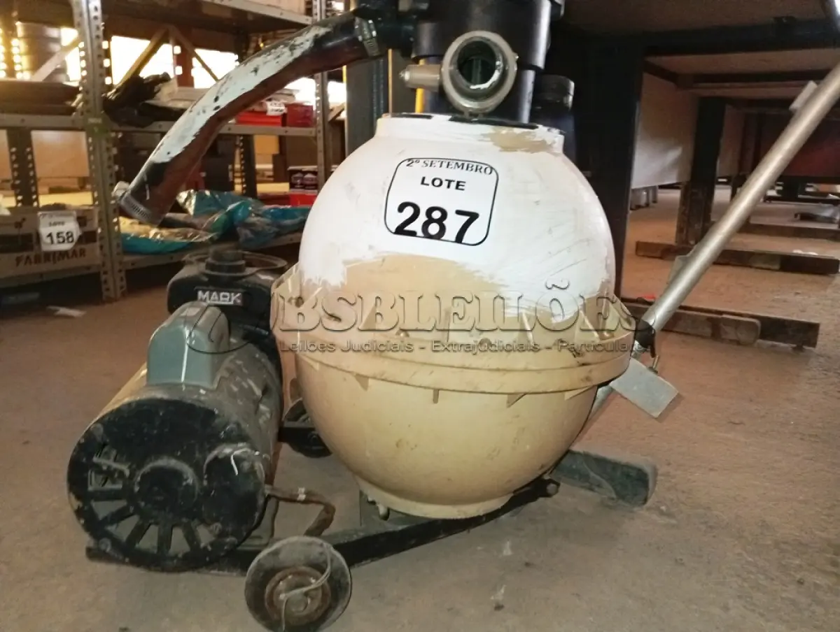 LOTE 287 - 01 BOMBA PARA PISCINA COM FILTRO. (NO ESTADO) ATENÇÃO! FAZER A VISITAÇÃO ANTES DE ARREMATAR, NÃO SABEMOS SE FUNCIONA. LEILÃO NÃO TEM GARANTIA E NEM DEVOLUÇÃO, SUJEITO A POSSÍVEIS AVARIAS VISÍVEIS/OCULTAS E/OU AUSÊNCIA DE COMPONENTES.
