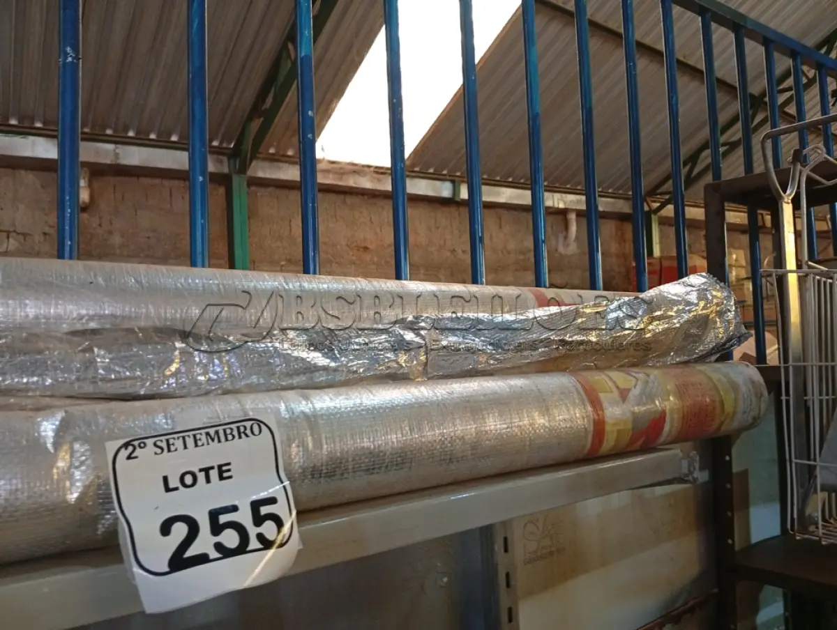 LOTE 255 - 01 ROLO MANTA SUBCOBERTURA 2 FACES 50 METROS BRASFOIL. (NO ESTADO) ATENÇÃO! FAZER A VISITAÇÃO ANTES DE ARREMATAR, NÃO SABEMOS SE FUNCIONA. LEILÃO NÃO TEM GARANTIA E NEM DEVOLUÇÃO, SUJEITO A POSSÍVEIS AVARIAS VISÍVEIS/OCULTAS E/OU AUSÊNCIA DE COMPONENTES.