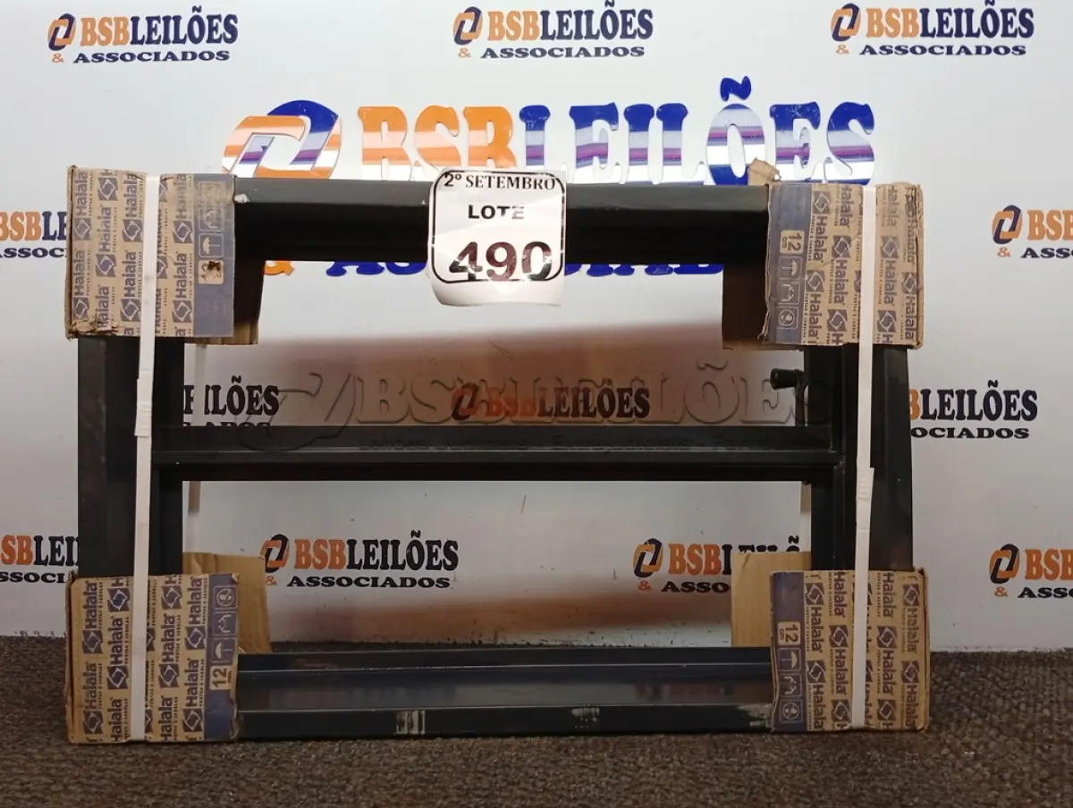 LOTE 490 - 01 JANELA BASCULANTE TRAD 060X040 QUAD REQ12 -HAIALA NOVO. (NO ESTADO) ATENÇÃO! FAZER A VISITAÇÃO ANTES DE ARREMATAR, NÃO SABEMOS SE FUNCIONA. LEILÃO NÃO TEM GARANTIA E NEM DEVOLUÇÃO, SUJEITO A POSSÍVEIS AVARIAS VISÍVEIS/OCULTAS E/OU AUSÊNCIA DE COMPONENTES.