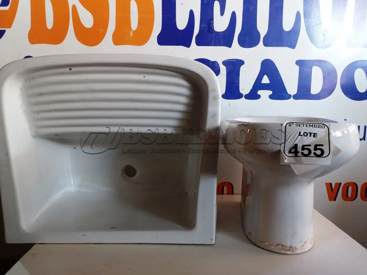 LOTE 455 - 01 VASO DECA E 01 TANQUE. (NO ESTADO) ATENÇÃO! FAZER A VISITAÇÃO ANTES DE ARREMATAR, NÃO SABEMOS SE FUNCIONA. LEILÃO NÃO TEM GARANTIA E NEM DEVOLUÇÃO, SUJEITO A POSSÍVEIS AVARIAS VISÍVEIS/OCULTAS E/OU AUSÊNCIA DE COMPONENTES.