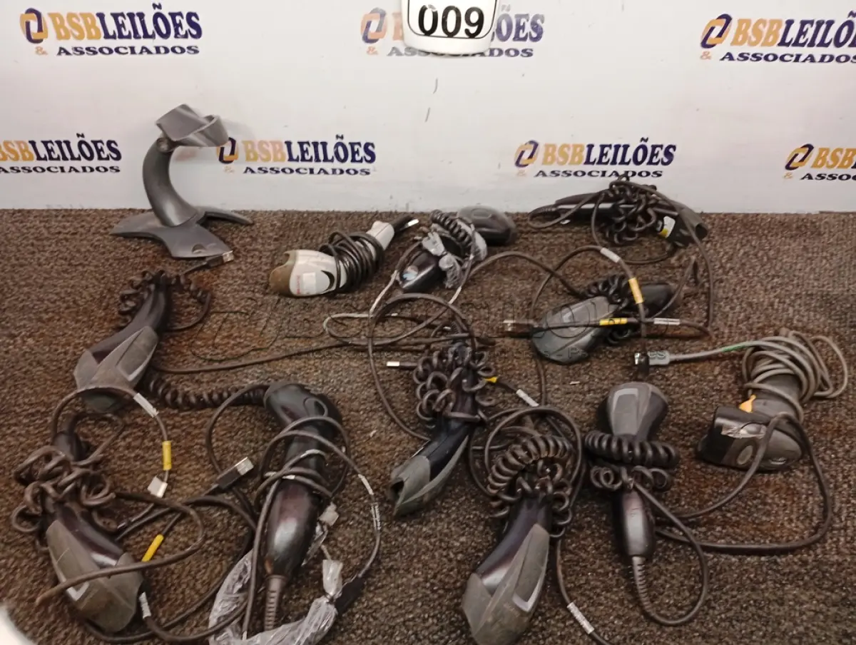 LOTE 009 - 01 LOTE COM DIVERSOS LEITORES DE CÓDIGO DE BARRAS. (NO ESTADO) ATENÇÃO! FAZER A VISITAÇÃO ANTES DE ARREMATAR, NÃO SABEMOS SE FUNCIONA. LEILÃO NÃO TEM GARANTIA E NEM DEVOLUÇÃO, SUJEITO A POSSÍVEIS AVARIAS VISÍVEIS/OCULTAS E/OU AUSÊNCIA DE COMPONENTES.