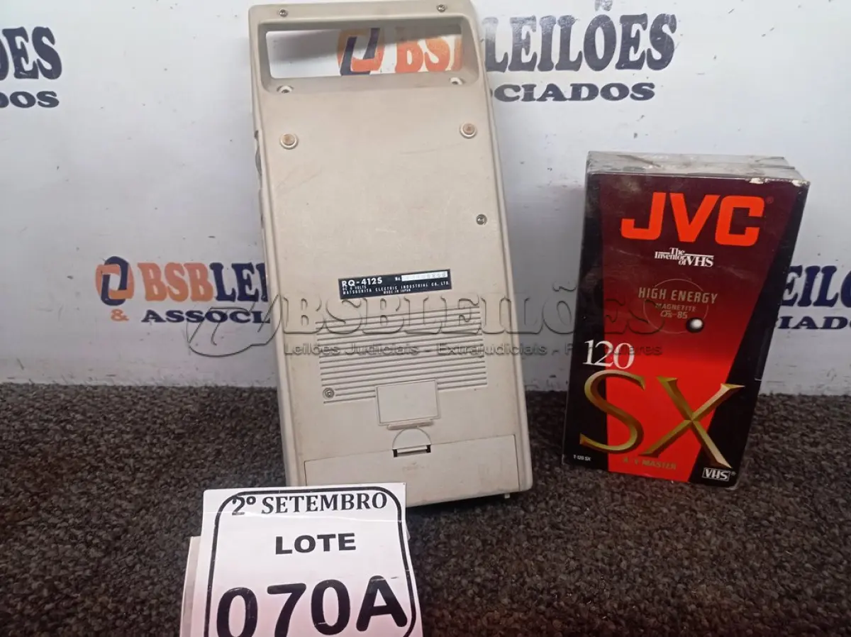 LOTE 070 - 01 TOCA FITAS PORTÁTIL ANTIGO NATIONAL PANASONIC RQ-4125. (NO ESTADO) ATENÇÃO! FAZER A VISITAÇÃO ANTES DE ARREMATAR, NÃO SABEMOS SE FUNCIONA. LEILÃO NÃO TEM GARANTIA E NEM DEVOLUÇÃO, SUJEITO A POSSÍVEIS AVARIAS VISÍVEIS/OCULTAS E/OU AUSÊNCIA DE COMPONENTES.