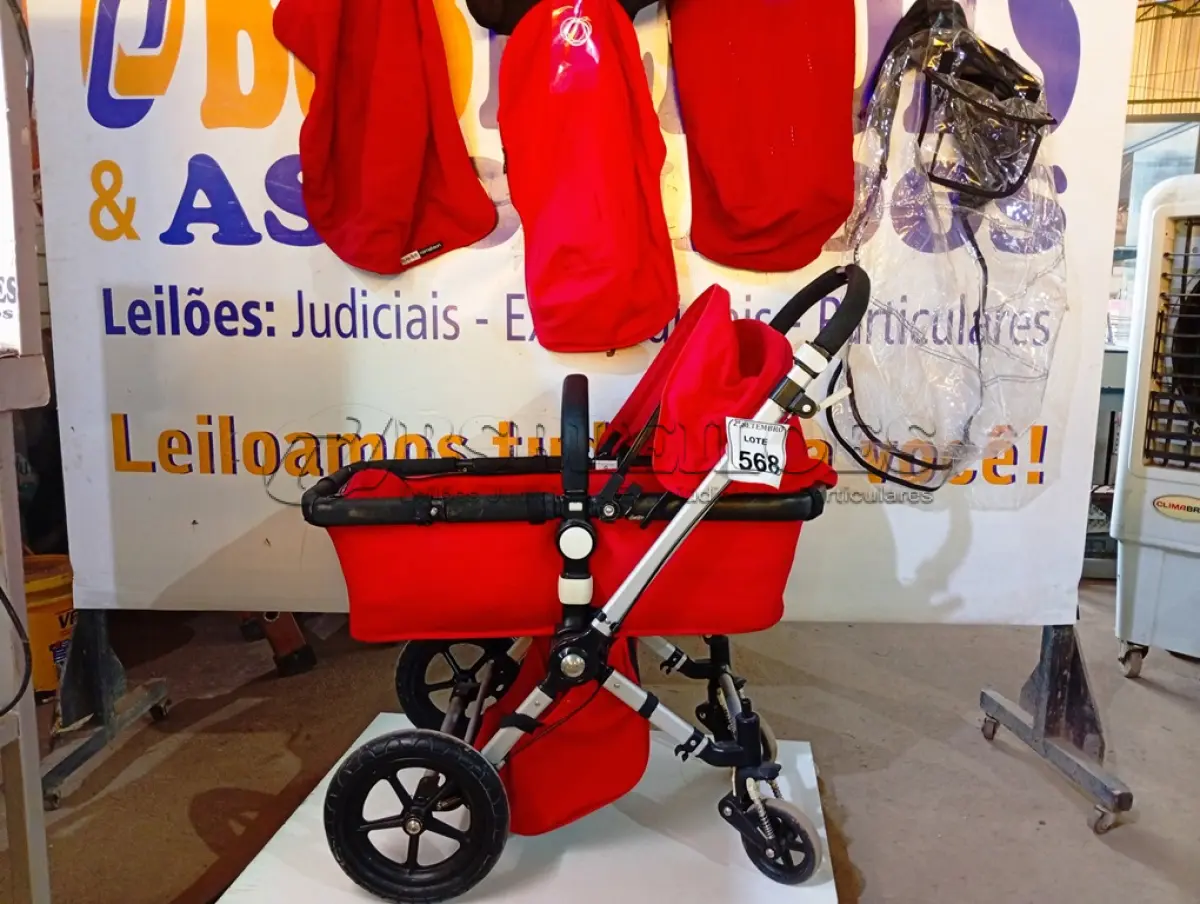 LOTE 568 - 01 CARRINHO DE BEBÊ. (NO ESTADO) ATENÇÃO! FAZER A VISITAÇÃO ANTES DE ARREMATAR, NÃO SABEMOS SE FUNCIONA. LEILÃO NÃO TEM GARANTIA E NEM DEVOLUÇÃO, SUJEITO A POSSÍVEIS AVARIAS VISÍVEIS/OCULTAS E/OU AUSÊNCIA DE COMPONENTES.