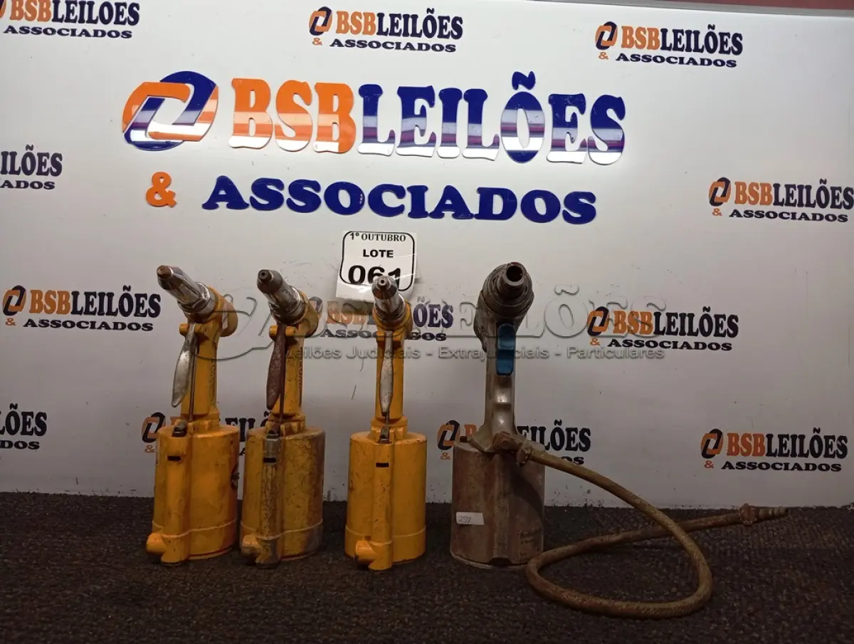 LOTE 061 - 04 ARREBITADEIRAS PNEUMÁTICAS MARCAS E MODELOS DIVERSOS. (NO ESTADO) ATENÇÃO! FAZER A VISITAÇÃO ANTES DE ARREMATAR, NÃO SABEMOS SE FUNCIONA. LEILÃO NÃO TEM GARANTIA E NEM DEVOLUÇÃO, SUJEITO A POSSÍVEIS AVARIAS VISÍVEIS/OCULTAS E/OU AUSÊNCIA DE COMPONENTES.