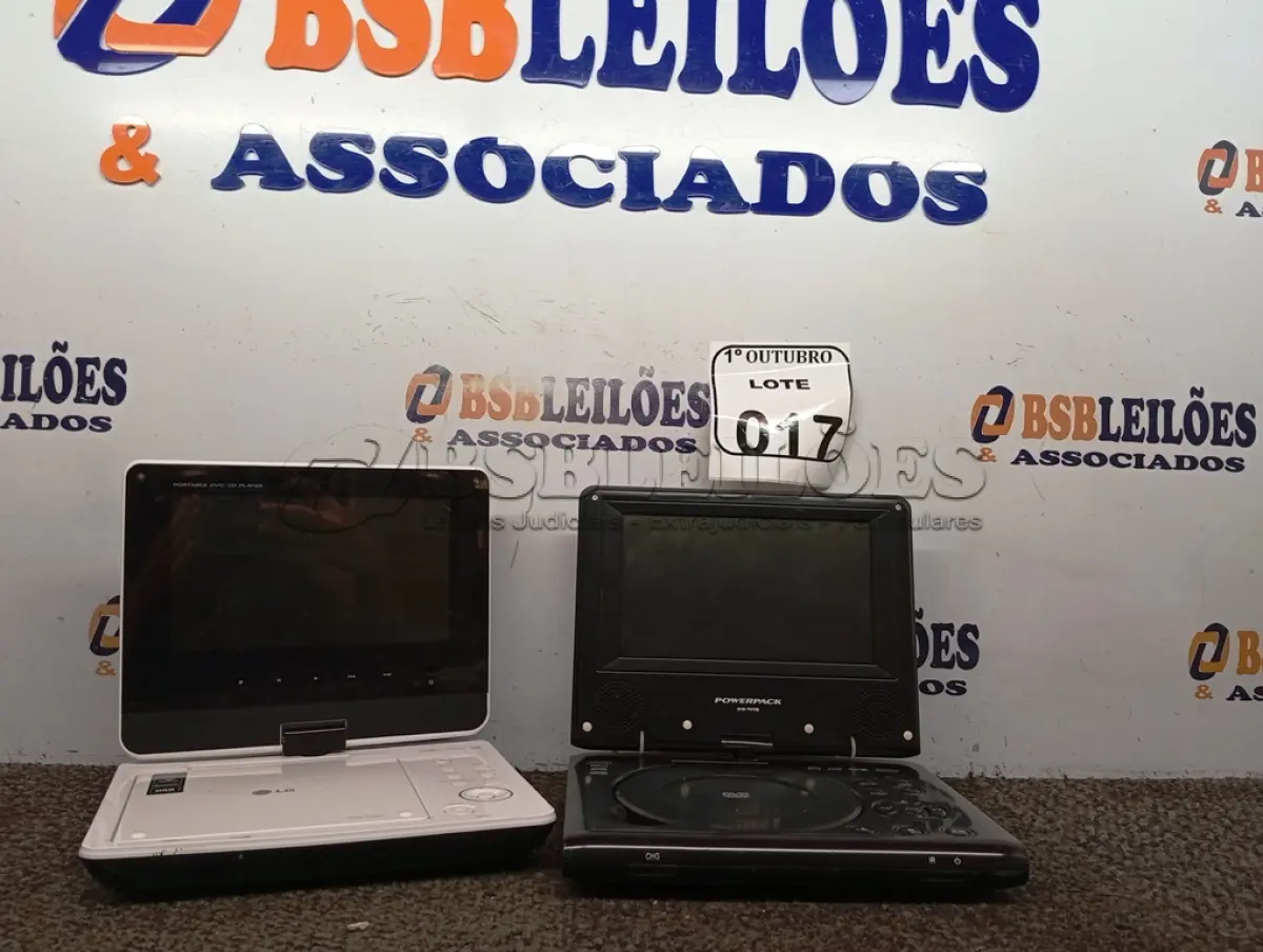 LOTE 017 - 02 DVDS PORTÁTEIS. (NO ESTADO) ATENÇÃO! FAZER A VISITAÇÃO ANTES DE ARREMATAR, NÃO SABEMOS SE FUNCIONA. LEILÃO NÃO TEM GARANTIA E NEM DEVOLUÇÃO, SUJEITO A POSSÍVEIS AVARIAS VISÍVEIS/OCULTAS E/OU AUSÊNCIA DE COMPONENTES.