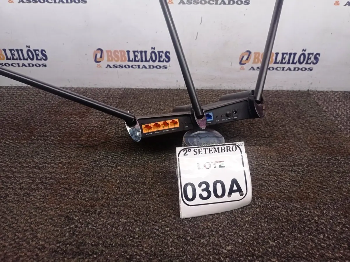 LOTE 030 - 01 ROTEADOR TP-LINK MODELO TL-WR941HP (NO ESTADO) ATENÇÃO! FAZER A VISITAÇÃO ANTES DE ARREMATAR, NÃO SABEMOS SE FUNCIONA. LEILÃO NÃO TEM GARANTIA E NEM DEVOLUÇÃO, SUJEITO A POSSÍVEIS AVARIAS VISÍVEIS/OCULTAS E/OU AUSÊNCIA DE COMPONENTES.