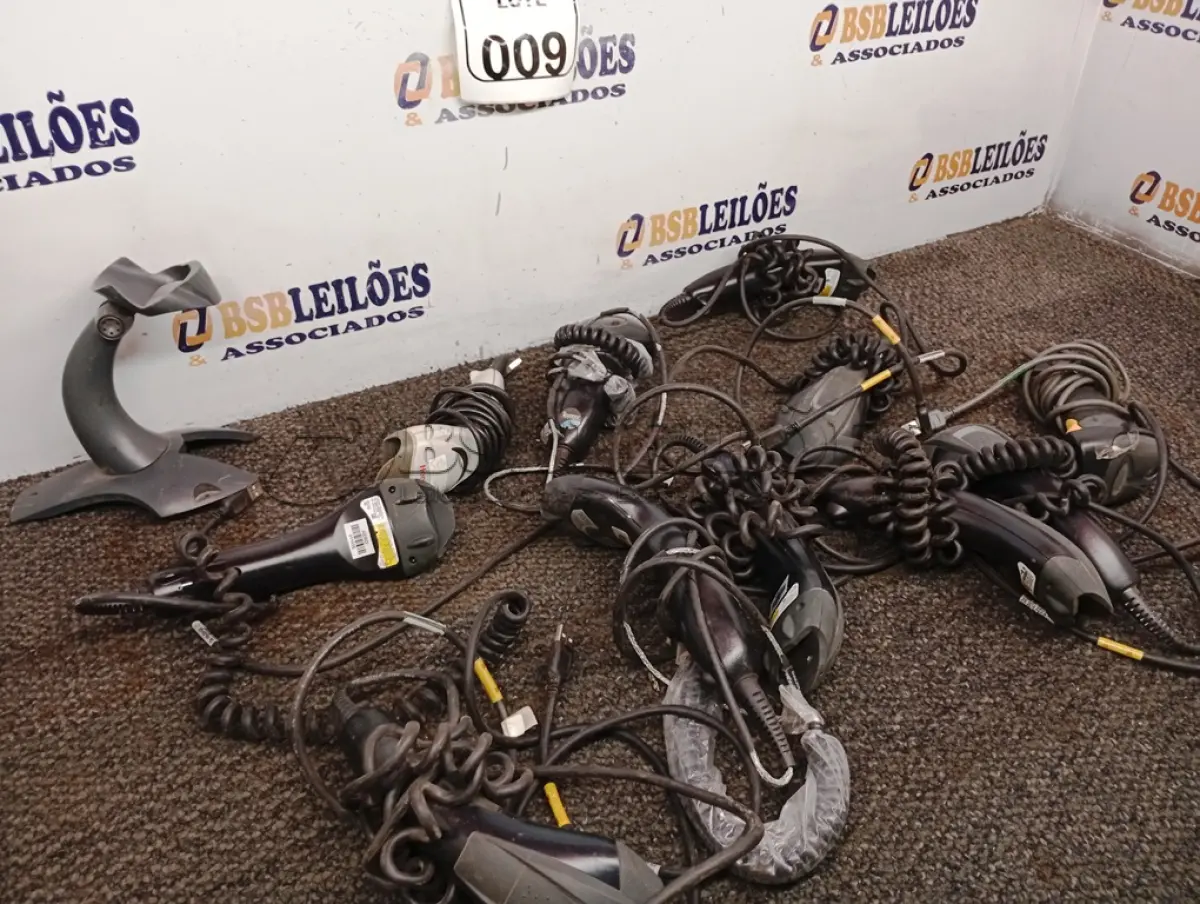 LOTE 009 - 01 LOTE COM DIVERSOS LEITORES DE CÓDIGO DE BARRAS. (NO ESTADO) ATENÇÃO! FAZER A VISITAÇÃO ANTES DE ARREMATAR, NÃO SABEMOS SE FUNCIONA. LEILÃO NÃO TEM GARANTIA E NEM DEVOLUÇÃO, SUJEITO A POSSÍVEIS AVARIAS VISÍVEIS/OCULTAS E/OU AUSÊNCIA DE COMPONENTES.