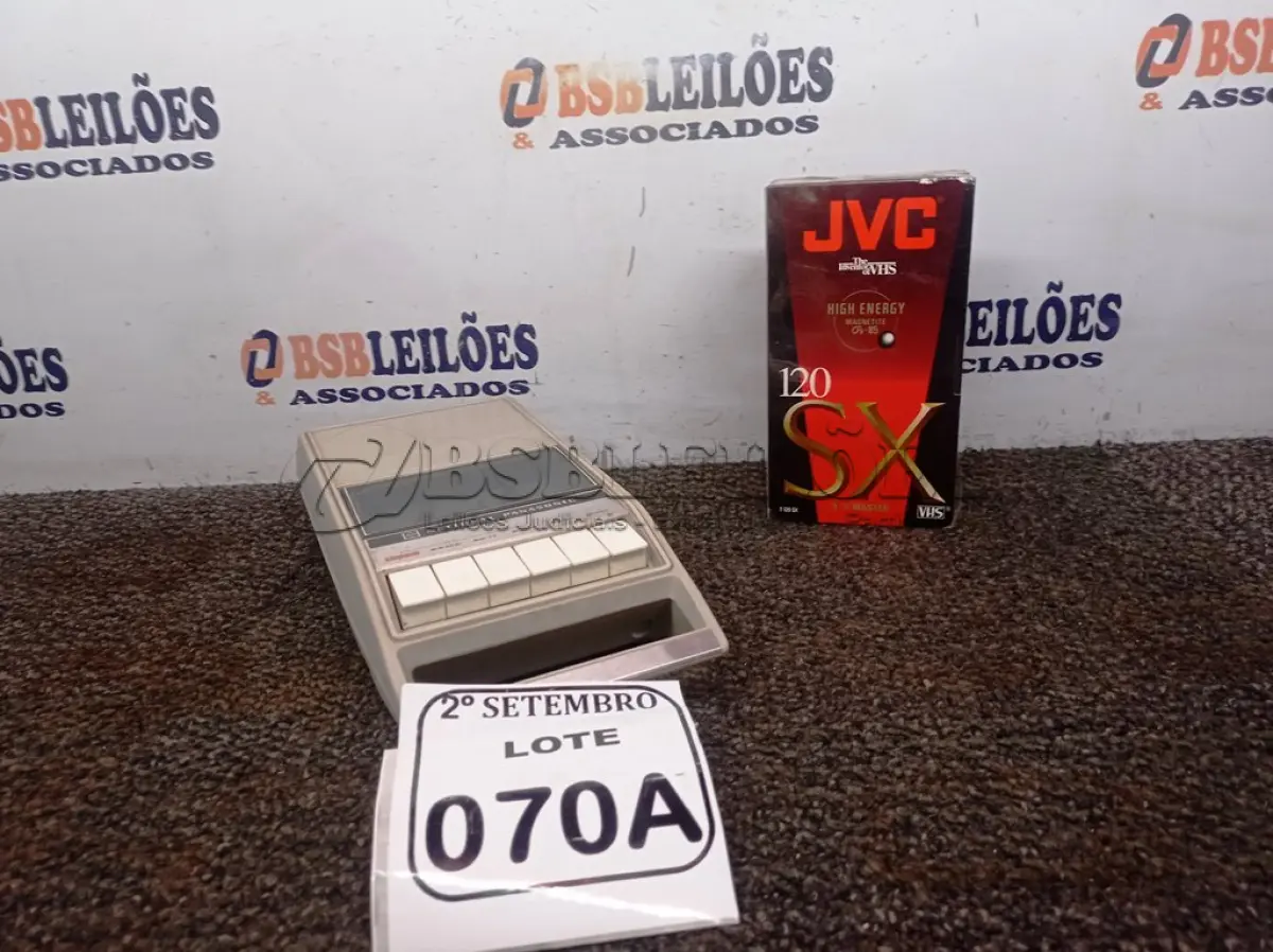 LOTE 070 - 01 TOCA FITAS PORTÁTIL ANTIGO NATIONAL PANASONIC RQ-4125. (NO ESTADO) ATENÇÃO! FAZER A VISITAÇÃO ANTES DE ARREMATAR, NÃO SABEMOS SE FUNCIONA. LEILÃO NÃO TEM GARANTIA E NEM DEVOLUÇÃO, SUJEITO A POSSÍVEIS AVARIAS VISÍVEIS/OCULTAS E/OU AUSÊNCIA DE COMPONENTES.