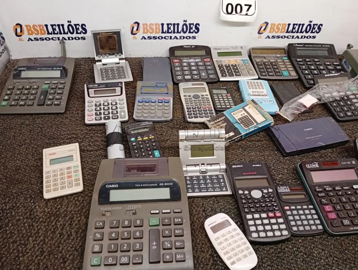 LOTE 007 - 01 LOTE COM DIVERSAS CALCULADORAS, MARCAS E MODELOS DIVERSOS. (NO ESTADO) ATENÇÃO! FAZER A VISITAÇÃO ANTES DE ARREMATAR, NÃO SABEMOS SE FUNCIONA. LEILÃO NÃO TEM GARANTIA E NEM DEVOLUÇÃO, SUJEITO A POSSÍVEIS AVARIAS VISÍVEIS/OCULTAS E/OU AUSÊNCIA DE COMPONENTES.
