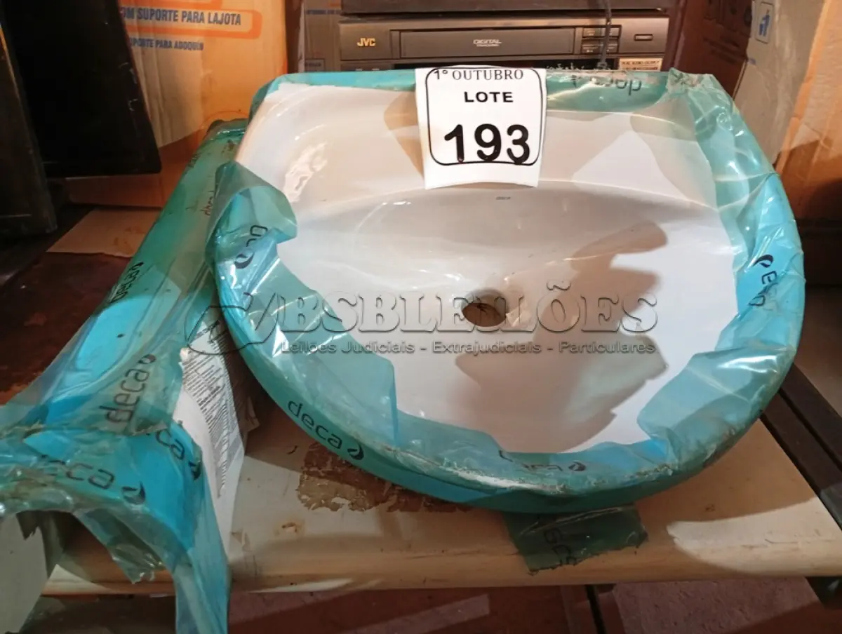 LOTE 193 - 01 CUBA DECA P/ LAVATÓRIO C/ COLUNA. (NO ESTADO) ATENÇÃO! FAZER A VISITAÇÃO ANTES DE ARREMATAR, NÃO SABEMOS SE FUNCIONA. LEILÃO NÃO TEM GARANTIA E NEM DEVOLUÇÃO, SUJEITO A POSSÍVEIS AVARIAS VISÍVEIS/OCULTAS E/OU AUSÊNCIA DE COMPONENTES.