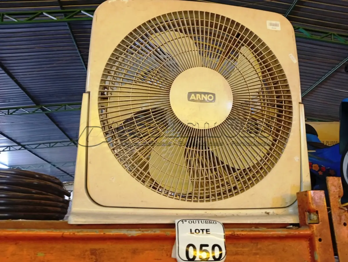 LOTE 050 - 02 VENTILADORES ARNO. (NO ESTADO) ATENÇÃO! FAZER A VISITAÇÃO ANTES DE ARREMATAR, NÃO SABEMOS SE FUNCIONA. LEILÃO NÃO TEM GARANTIA E NEM DEVOLUÇÃO, SUJEITO A POSSÍVEIS AVARIAS VISÍVEIS/OCULTAS E/OU AUSÊNCIA DE COMPONENTES.