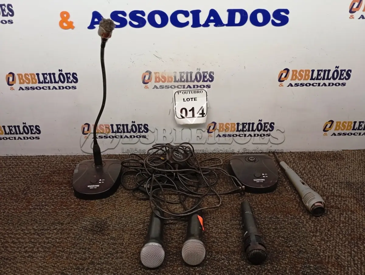LOTE 014 - 01 LOTE COM 02 BASES E 05 MICROFONES. (NO ESTADO) ATENÇÃO! FAZER A VISITAÇÃO ANTES DE ARREMATAR, NÃO SABEMOS SE FUNCIONA. LEILÃO NÃO TEM GARANTIA E NEM DEVOLUÇÃO, SUJEITO A POSSÍVEIS AVARIAS VISÍVEIS/OCULTAS E/OU AUSÊNCIA DE COMPONENTES.