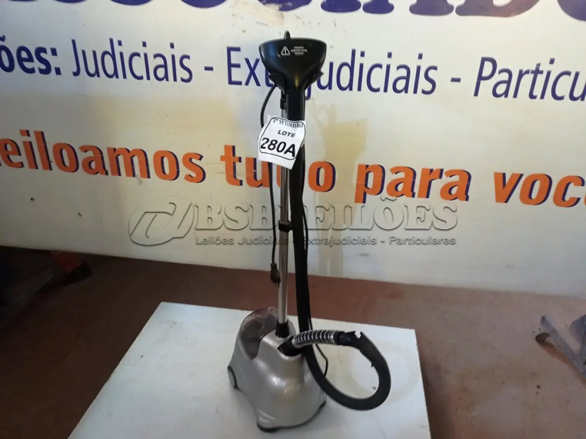 LOTE 280 - 01 FERRO DE PASSAR A VAPOR SUGGAR. (NO ESTADO) ATENÇÃO! FAZER A VISITAÇÃO ANTES DE ARREMATAR, NÃO SABEMOS SE FUNCIONA. LEILÃO NÃO TEM GARANTIA E NEM DEVOLUÇÃO, SUJEITO A POSSÍVEIS AVARIAS VISÍVEIS/OCULTAS E/OU AUSÊNCIA DE COMPONENTES.