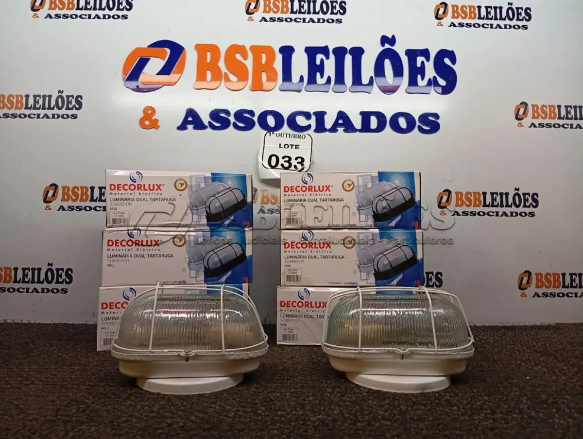 LOTE 033 - 08 LUMINÁRIAS OVAIS TARTARUGA. (NO ESTADO) ATENÇÃO! FAZER A VISITAÇÃO ANTES DE ARREMATAR, NÃO SABEMOS SE FUNCIONA. LEILÃO NÃO TEM GARANTIA E NEM DEVOLUÇÃO, SUJEITO A POSSÍVEIS AVARIAS VISÍVEIS/OCULTAS E/OU AUSÊNCIA DE COMPONENTES.