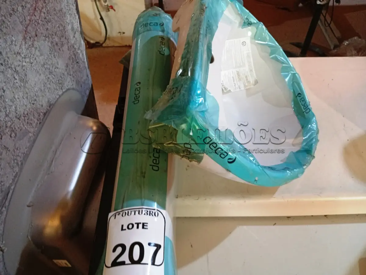 LOTE 207 - 01 CUBA DECA P/ LAVATÓRIO C/ COLUNA. (NO ESTADO) ATENÇÃO! FAZER A VISITAÇÃO ANTES DE ARREMATAR, NÃO SABEMOS SE FUNCIONA. LEILÃO NÃO TEM GARANTIA E NEM DEVOLUÇÃO, SUJEITO A POSSÍVEIS AVARIAS VISÍVEIS/OCULTAS E/OU AUSÊNCIA DE COMPONENTES.