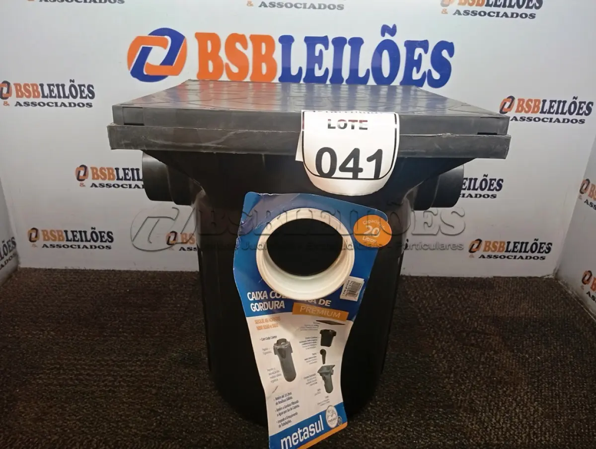 LOTE 041 - 01 CAIXA COLETORA DE GORDURA 20L. (NO ESTADO) ATENÇÃO! FAZER A VISITAÇÃO ANTES DE ARREMATAR, NÃO SABEMOS SE FUNCIONA. LEILÃO NÃO TEM GARANTIA E NEM DEVOLUÇÃO, SUJEITO A POSSÍVEIS AVARIAS VISÍVEIS/OCULTAS E/OU AUSÊNCIA DE COMPONENTES.